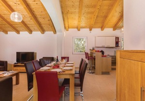 Gorgeous home in Rezanci with jacuzzi