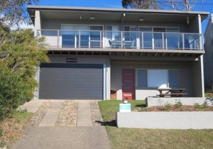 Gorgeous pet-friendly house at Pambula Beach.