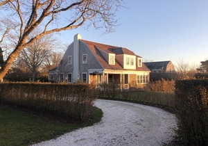 Gorgeous private estate w/pool, spa, poolhouse & gym in Sconset!