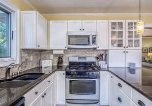 Gorgeous Updated Spinnaker! Walk to Beach, Club, Pools! 5 Stars! Amenity Cards!
