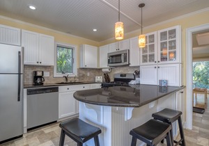 Gorgeous Updated Spinnaker! Walk to Beach, Club, Pools! 5 Stars! Amenity Cards!