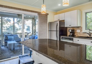 Gorgeous Updated Spinnaker! Walk to Beach, Club, Pools! 5 Stars! Amenity Cards!