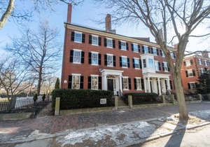 Grand 1820's Brick House In The Heart Of Historic Salem
