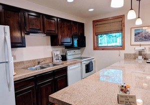 Great 1(plus) bedroom downstairs condo. This is the best location in Ketchum!