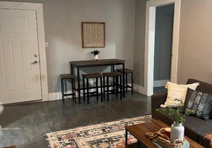 Great 2 bedroom getaway near downtown
