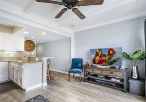 🏖️Great Location | Modern Island Condo | AC Included
