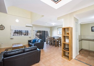 Great value 2 bedroom apartment in the heart of South Fremantle