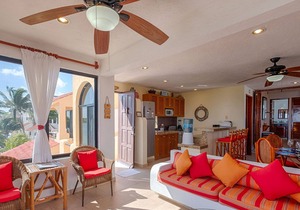 Great Value on the Beach! Cheerful and comfy third level condo with big views