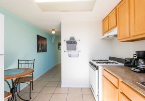 Great Views Studio apartment near Little Italy