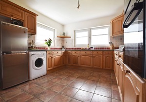 GREENFIELDS, pet friendly, country holiday cottage in St Davids
