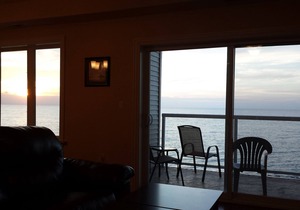 Ground Floor Lakefront Condo- Indoor Pool, Private Beach, Balcony