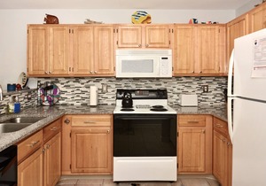 Ground Level Condo w/Two Bedrooms Sleeps 4 w/Pool & Parking