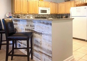 Ground Level Condo w/Two Bedrooms Sleeps 4 w/Pool & Parking