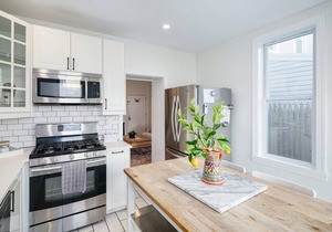 Guest Apartment in Row Home with Backyard Patio