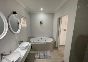 Guest house on Gillian Unit 6