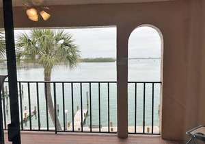 Gulf beach and pool, close to dining and entertainment, overlooking beautiful Lemon Bay