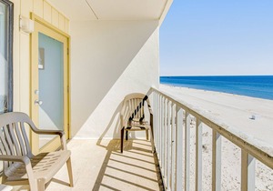 Gulf-Front 6th-Floor Condo w/Shared Outdoor Pool, Central AC, & Private Balcony