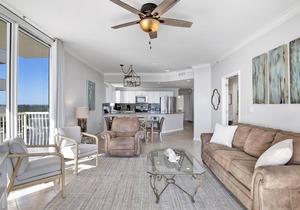 Gulf Front Beach Club - Renovated Corner Condo, Direct Gulf Views! Pool, WIFI
