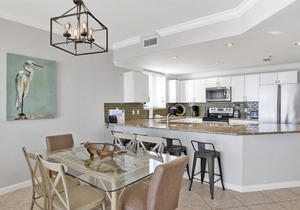 Gulf Front Beach Club - Renovated Corner Condo, Direct Gulf Views! Pool, WIFI