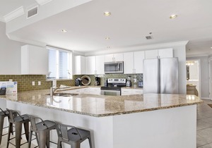 Gulf Front Beach Club - Renovated Corner Condo, Direct Gulf Views! Pool, WIFI