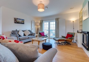 Gun Lodge - Three Bedroom House, Sleeps 6