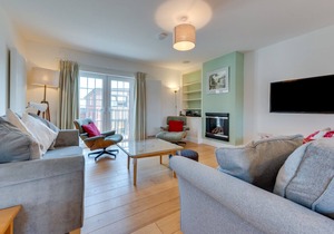 Gun Lodge - Three Bedroom House, Sleeps 6