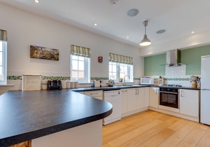 Gun Lodge - Three Bedroom House, Sleeps 6