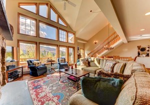 H4 Ski Slope Views! Bretton Woods condo with easy access to Mt Washington, Skiing, White Mountains!