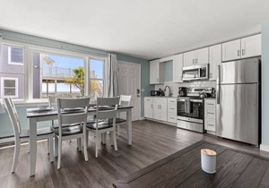 Harbor Serenity Private Deck Updated Kitchen