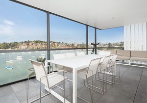 HARBOUR FRONT SINGLE LEVEL APARTMENT