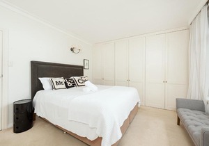 HARBOUR FRONT SINGLE LEVEL APARTMENT