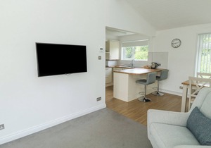 HARCOMBE HOUSE BUNGALOW 1, pet friendly, with pool in Chudleigh