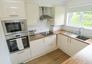 HARCOMBE HOUSE BUNGALOW 1, pet friendly, with pool in Chudleigh