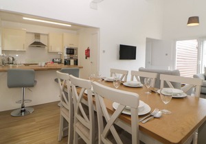 HARCOMBE HOUSE BUNGALOW 4, family friendly, with pool in Chudleigh
