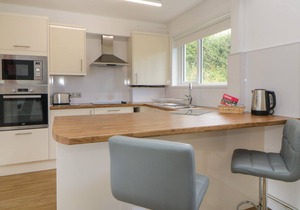 HARCOMBE HOUSE BUNGALOW 11, family friendly, with pool in Chudleigh