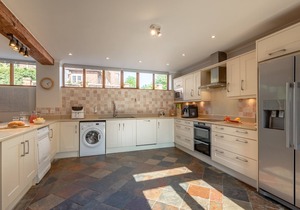 Hawkridge Oast - Five Bedroom House, Sleeps 12
