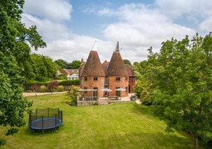 Hawkridge Oast - Five Bedroom House, Sleeps 12