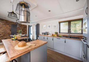 Hawthorne Lodge, 15 Roadford Lake Lodges