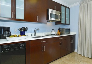 Heart of Waikiki With Partial Ocean View! Washlet! FREE Off-site Parking!