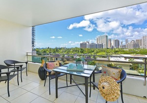 Heart of Waikiki With Partial Ocean View! Washlet! FREE Off-site Parking!