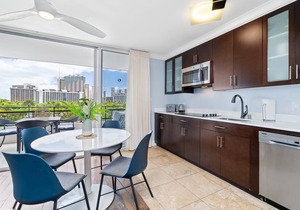 Heart of Waikiki With Partial Ocean View! Washlet! AC, FREE Parking, Wi-Fi