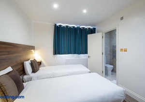 Heathrow-Windsor Serviced House by Metro Serviced Apartments ,Free Parking & WiFi