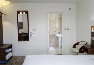 Heathrow-Windsor Serviced House by Metro Serviced Apartments ,Free Parking & WiFi