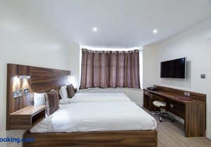 Heathrow-Windsor Serviced House by Metro Serviced Apartments ,Free Parking & WiFi
