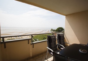 Here you can listen to the sound of the sea while having breakfast!