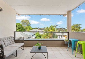 Hidden in New Farm ~ 1 Bed/1 Bath/1 Car/Views
