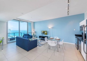 High Speed Internet, AC & Parking | Beach Access | Miami Beach