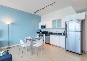 High Speed Internet, AC & Parking | Beach Access | Miami Beach