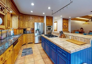Hilltop Lodge - Beautiful Hayden Lake Home W/Deck