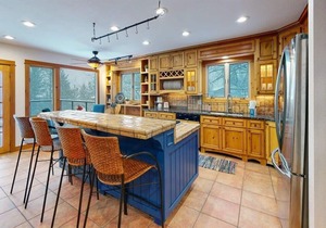 Hilltop Lodge - Beautiful Hayden Lake Home W/Deck